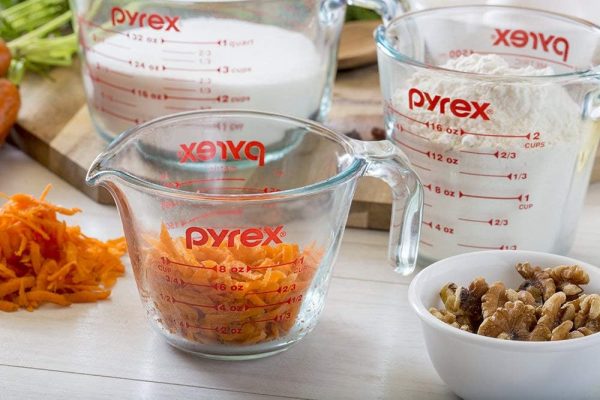 Pyrex - Juego de 3 tazas medidoras de vidrio templado, para líquidos, incluye medidas de 1, 2 y 4 tazas, aptas para lavavajillas, congelador, microondas y horno, esenciales de cocina - Imagen 3